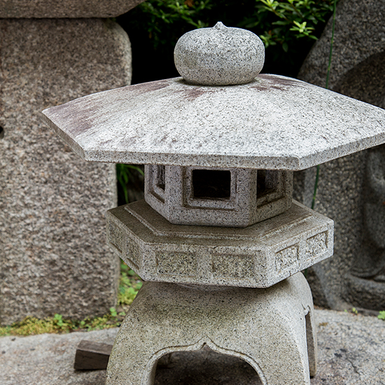 Kodai Yukimi Toro (stone lantern)