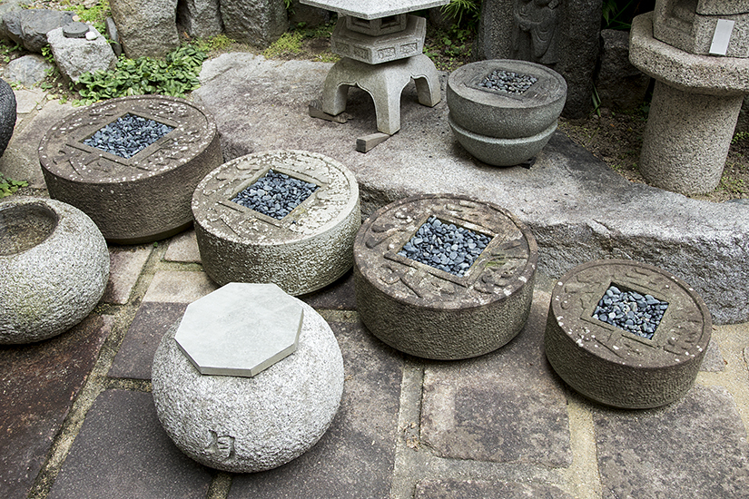 There are several sizes of Chisoku Tsukubai.