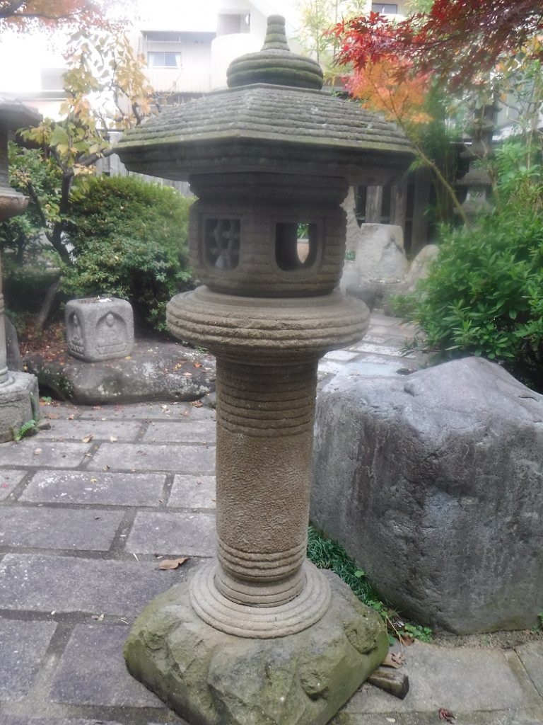 Do-fu Toro, Japanese stone lantern